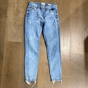 Kensie Ankle Jeans with distressed hem size 28